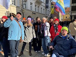 Teilnehmende der Demokratie-Demo in Regensburg